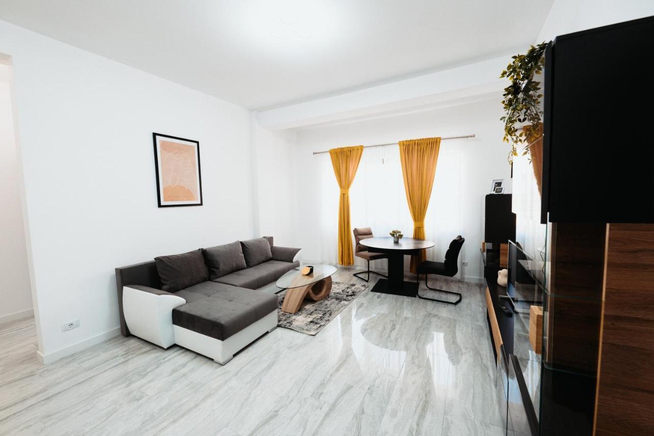 Luxury Cozy Apartments - City Center Suceava Exterior foto